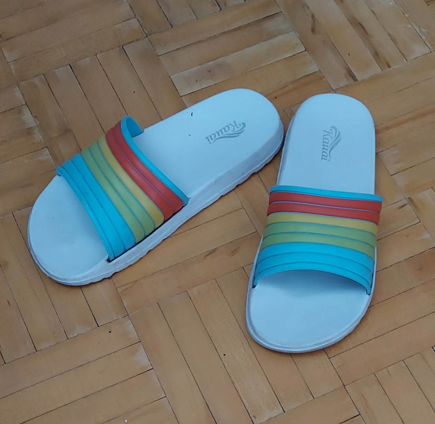 Kauai Slides Size 35 women or kids