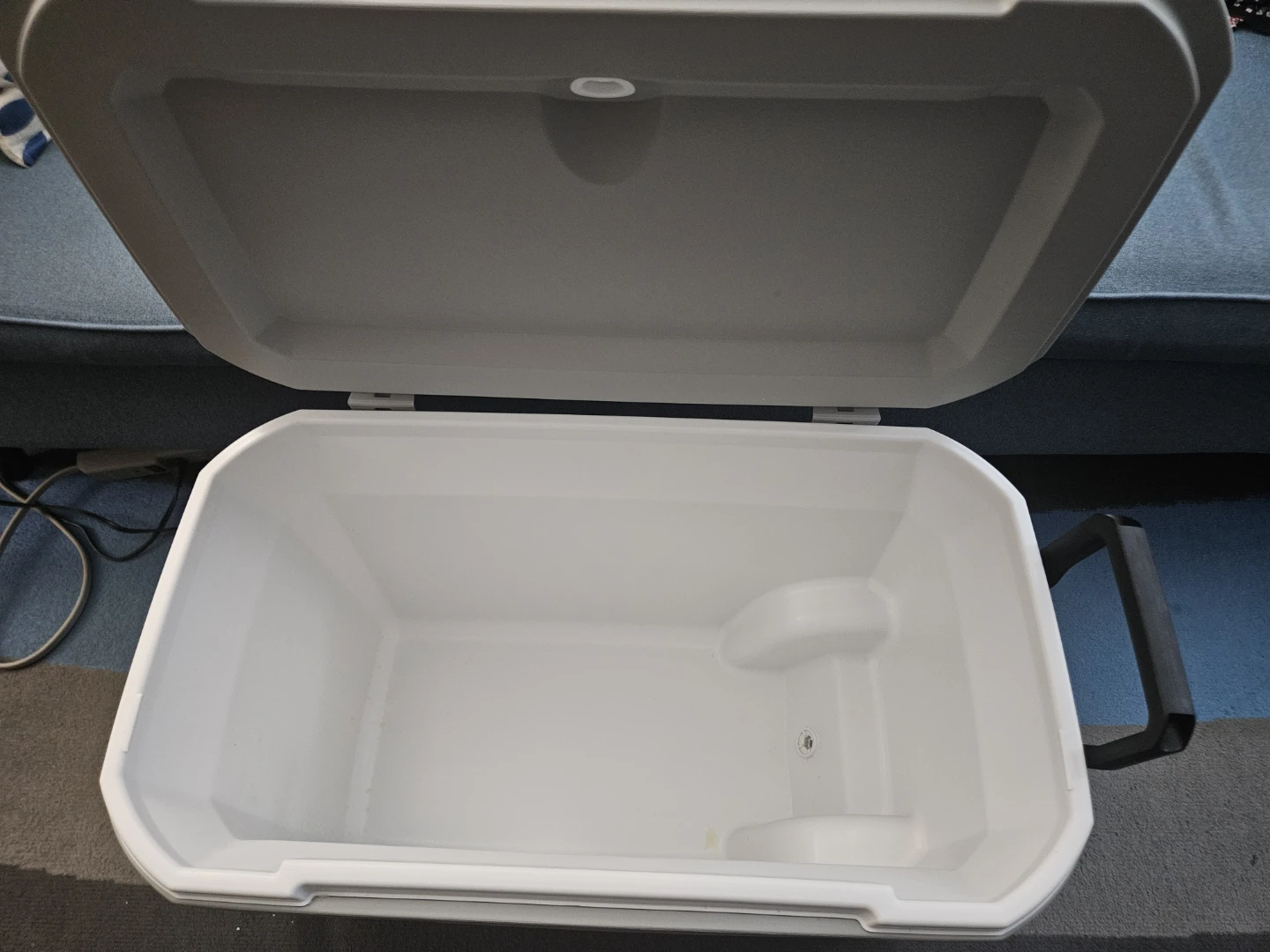 Coleman 316 Series 62 QT Wheeled Cooler - photo 4