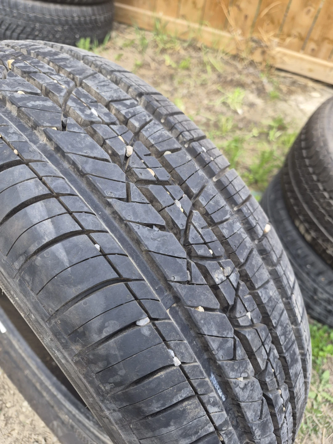 Single summer tire 215,65,16