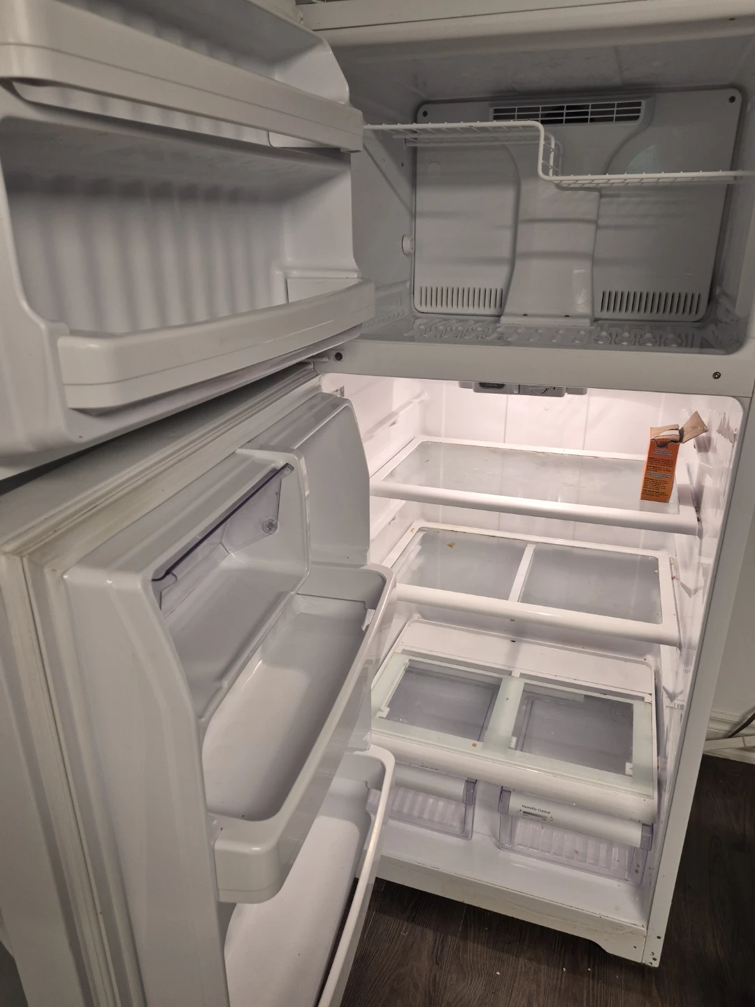 GE White Top Freezer Refrigerator - photo 3