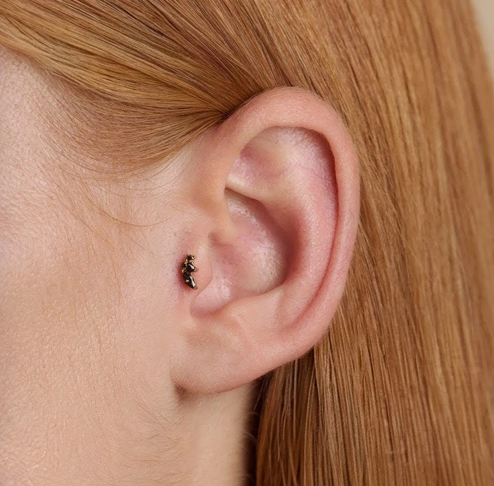 *NEW* Astrid & Miyu Black Cluster Titanium Piercing Stud in Gold - photo 2