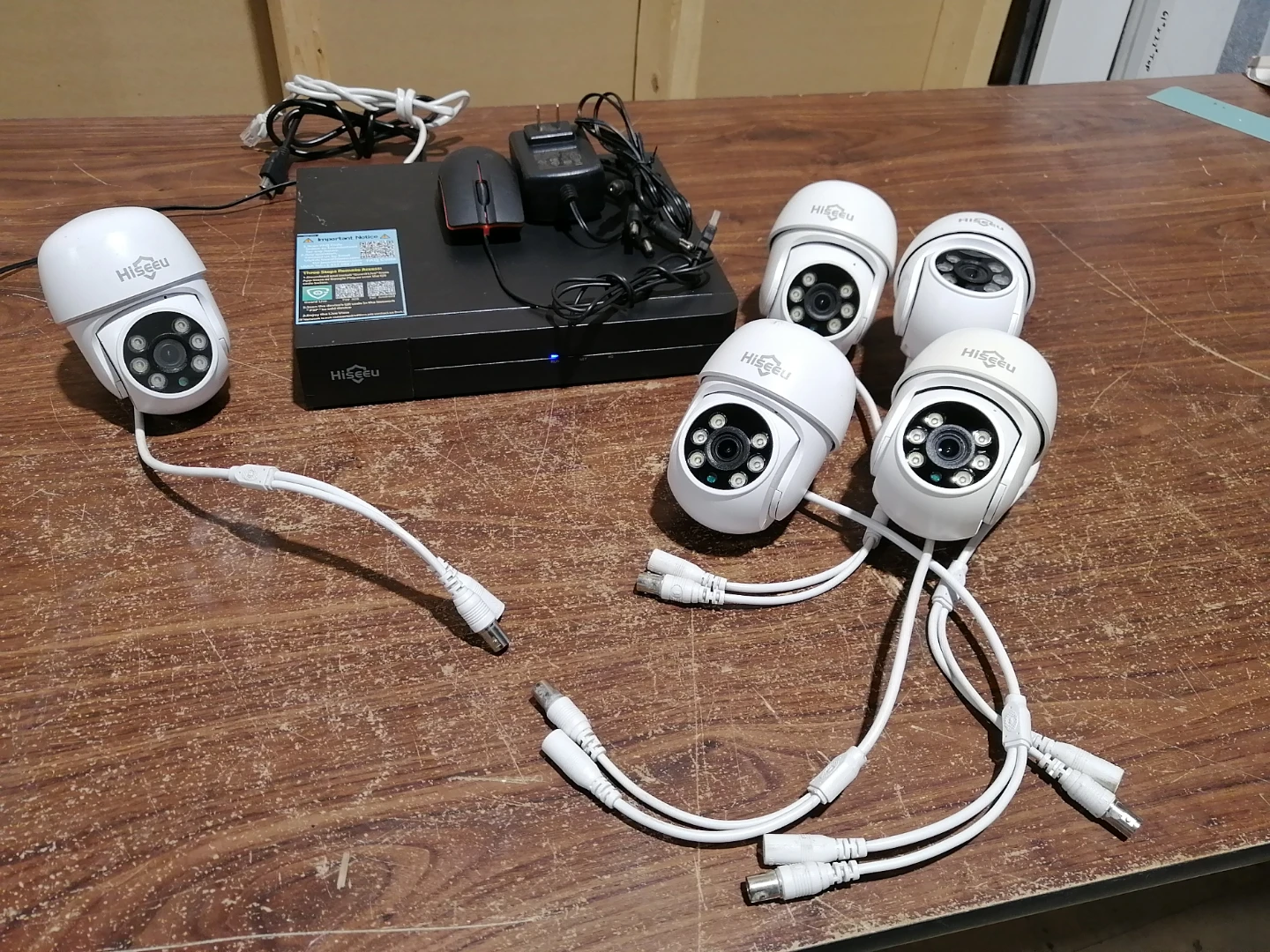 Hiseeu Security Camera System with DVR