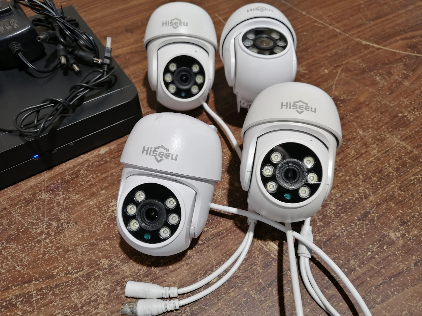 Hiseeu Security Camera System with DVR - photo 2
