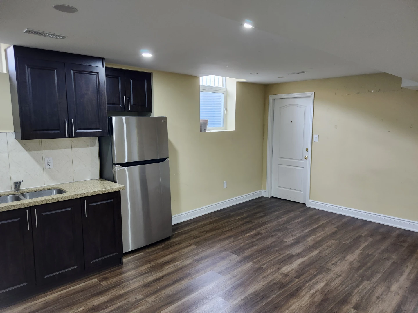 Shared One Bedroom in a Basement Apartment - photo 2