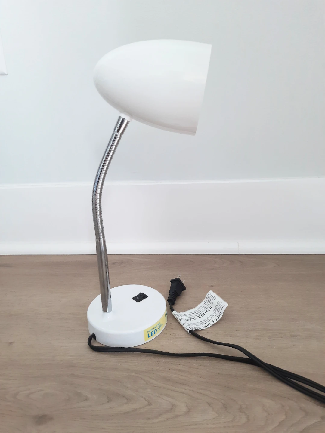 White LED Desk Lamp with Flexible Gooseneck