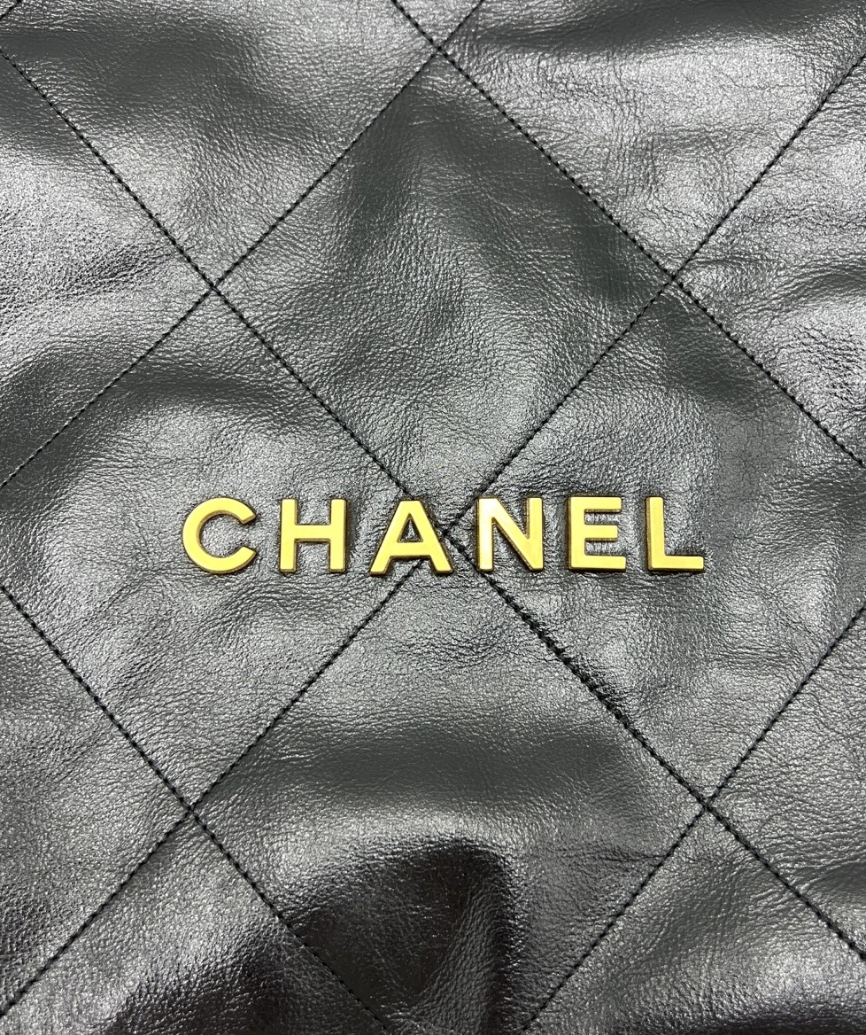 CHANEL Black Quilted Leather Shoulder Bag