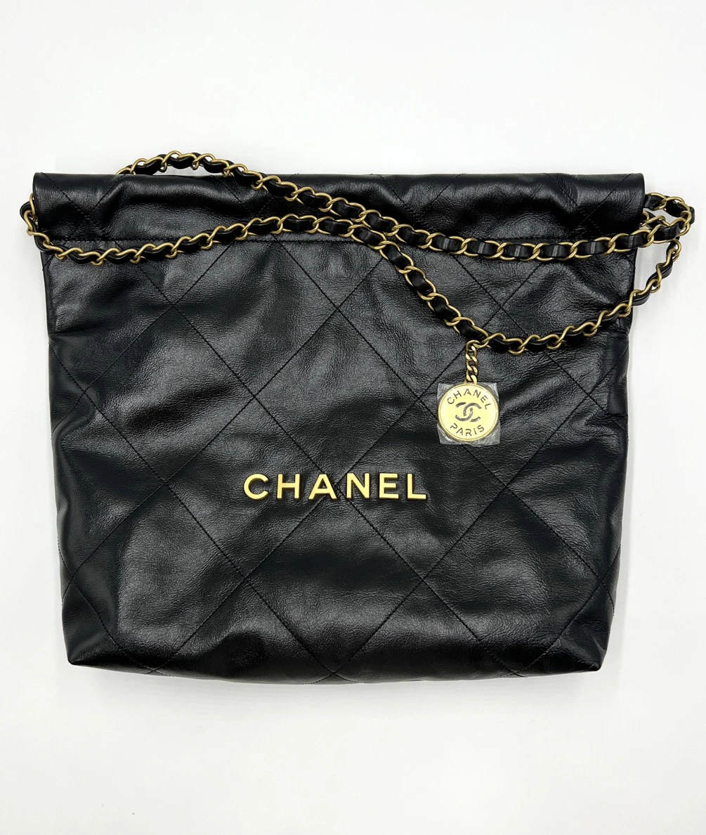 CHANEL Black Quilted Leather Shoulder Bag - photo 2