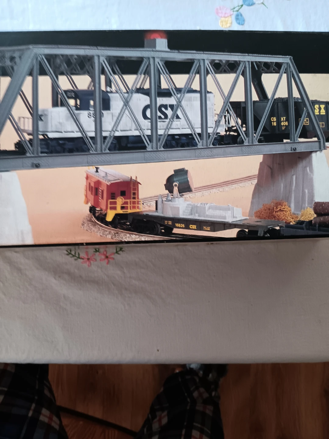 Lionel Illuminated Extension Bridge with Rock Piers - photo 2