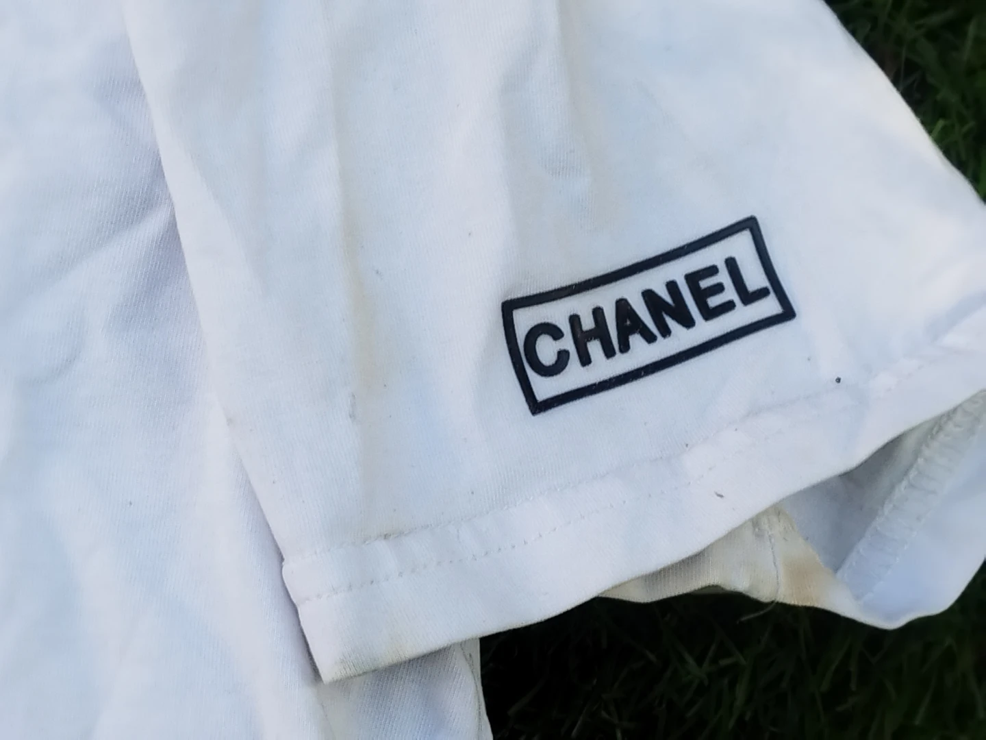 CHANEL T-shirt and hair tie scrunchie - photo 4