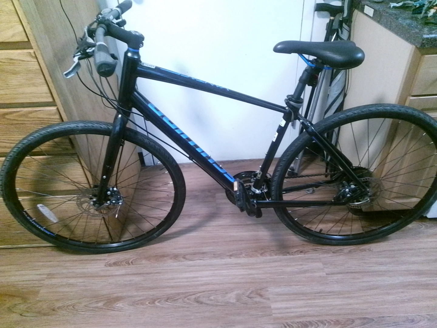 Schwinn hybrid bike