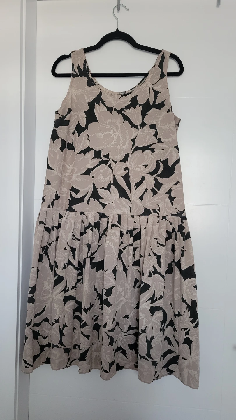 Floral Sleeveless Tiered Midi Dress