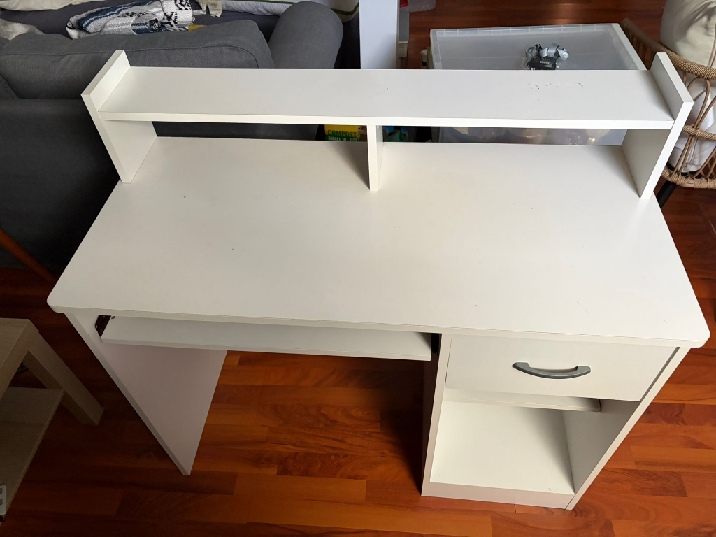 White computer desk with hutch and drawer - photo 2