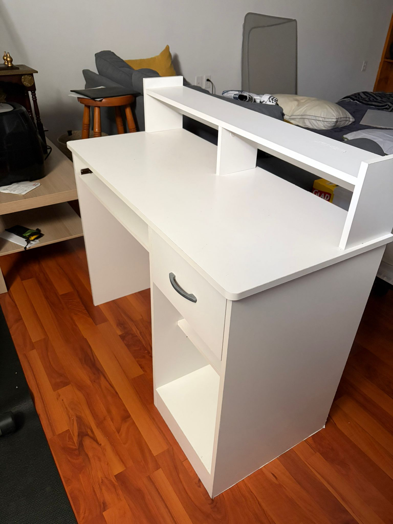 White computer desk with hutch and drawer - photo 3