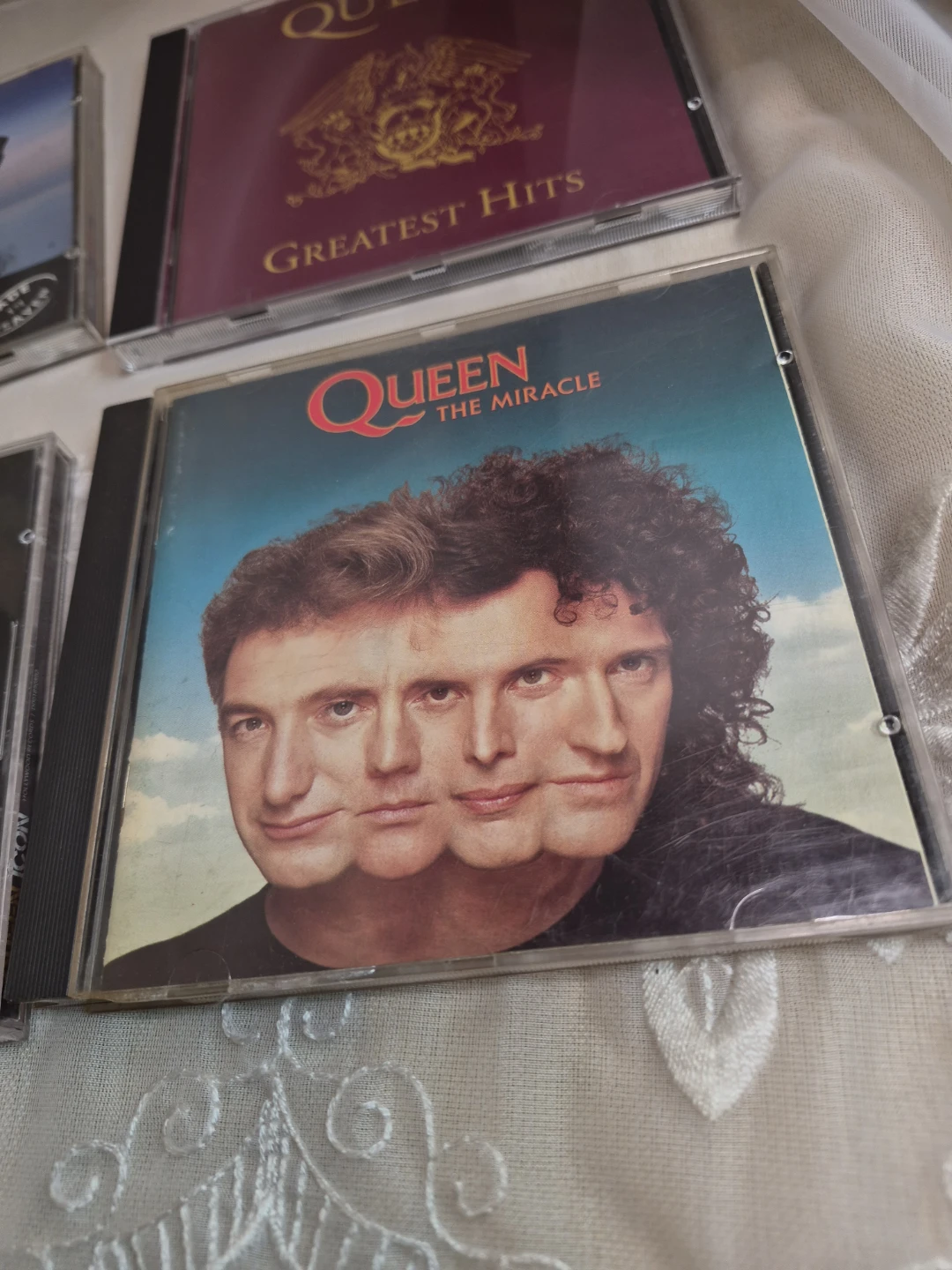 Lot of 4 Vintage Queen CDs Excellent Used Condition - photo 4