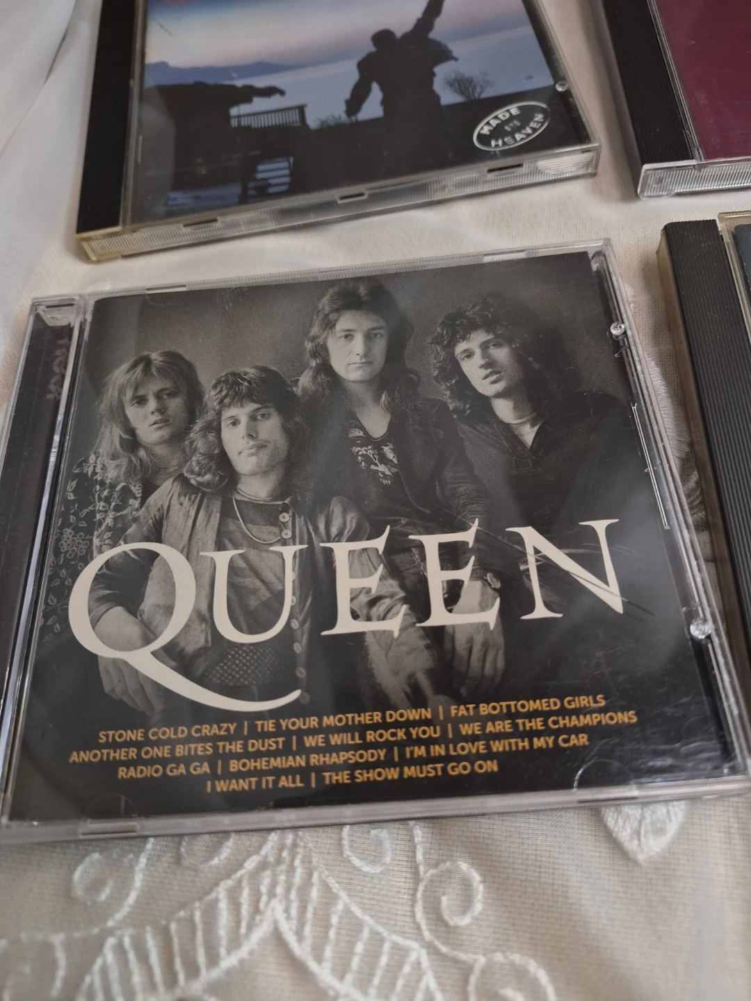 Lot of 4 Vintage Queen CDs Excellent Used Condition - photo 5