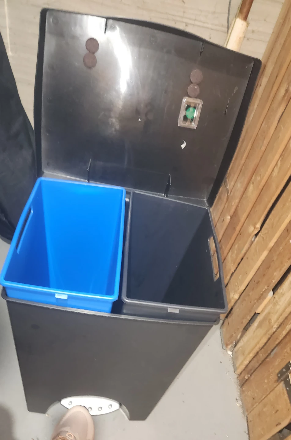 50L Dual Compartment Step Can Waste Bin $25 or best offer - photo 3