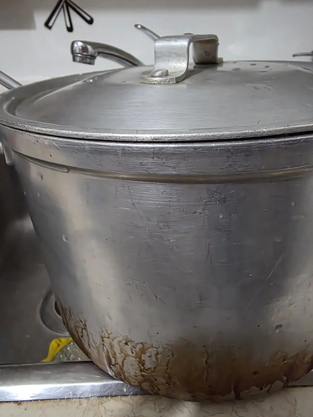 Large Aluminum Stock Pot with Lid