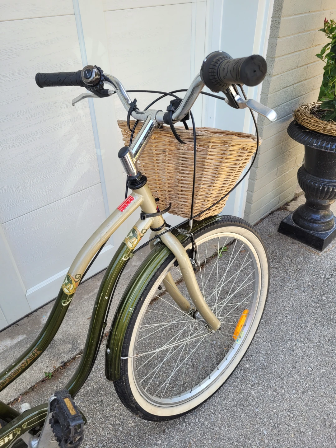 Lafies Raleigh Boardwalk Cruiser Bike - photo 2