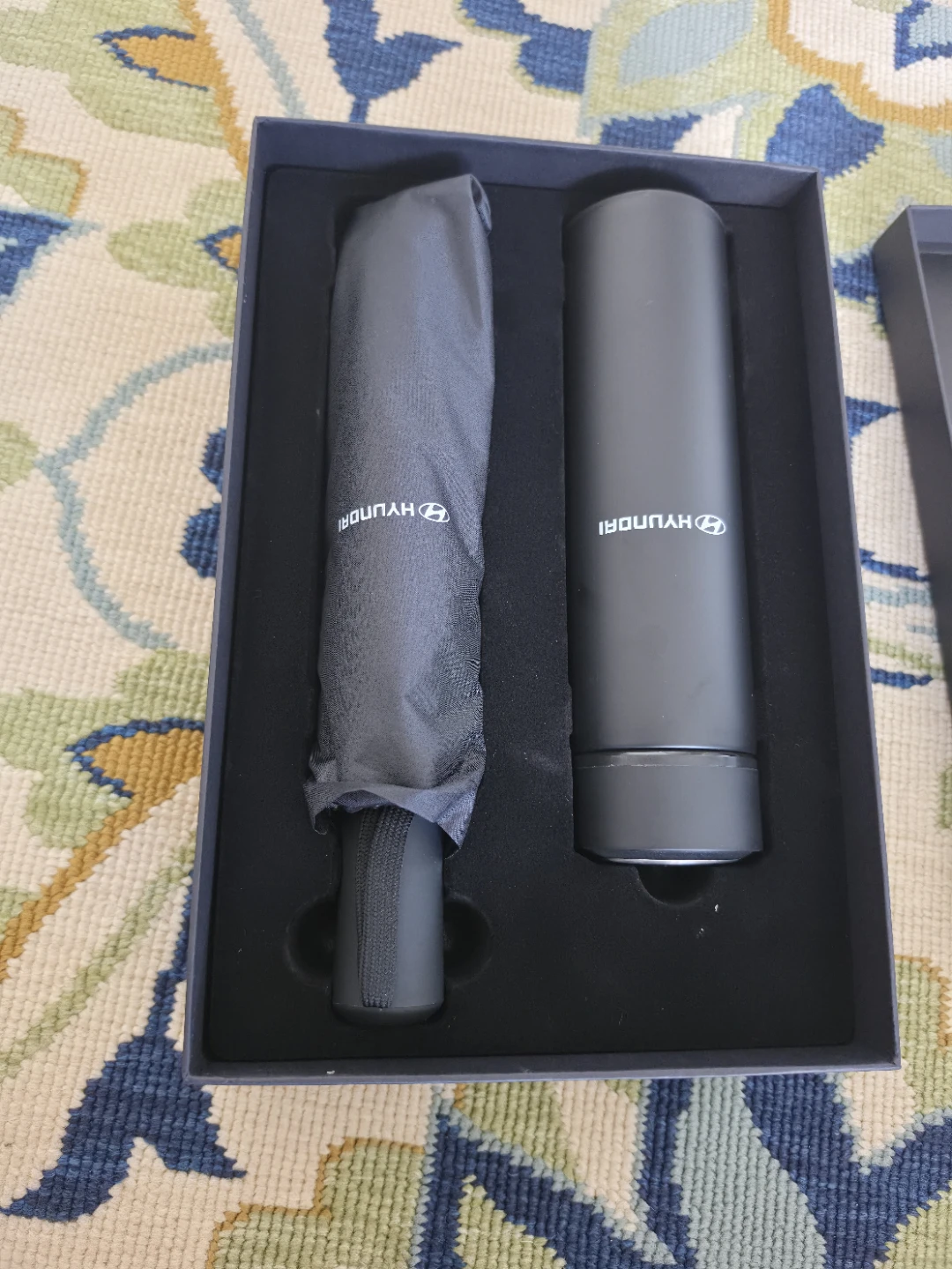 Hyundai Travel Flask & Umbrella Set - photo 2