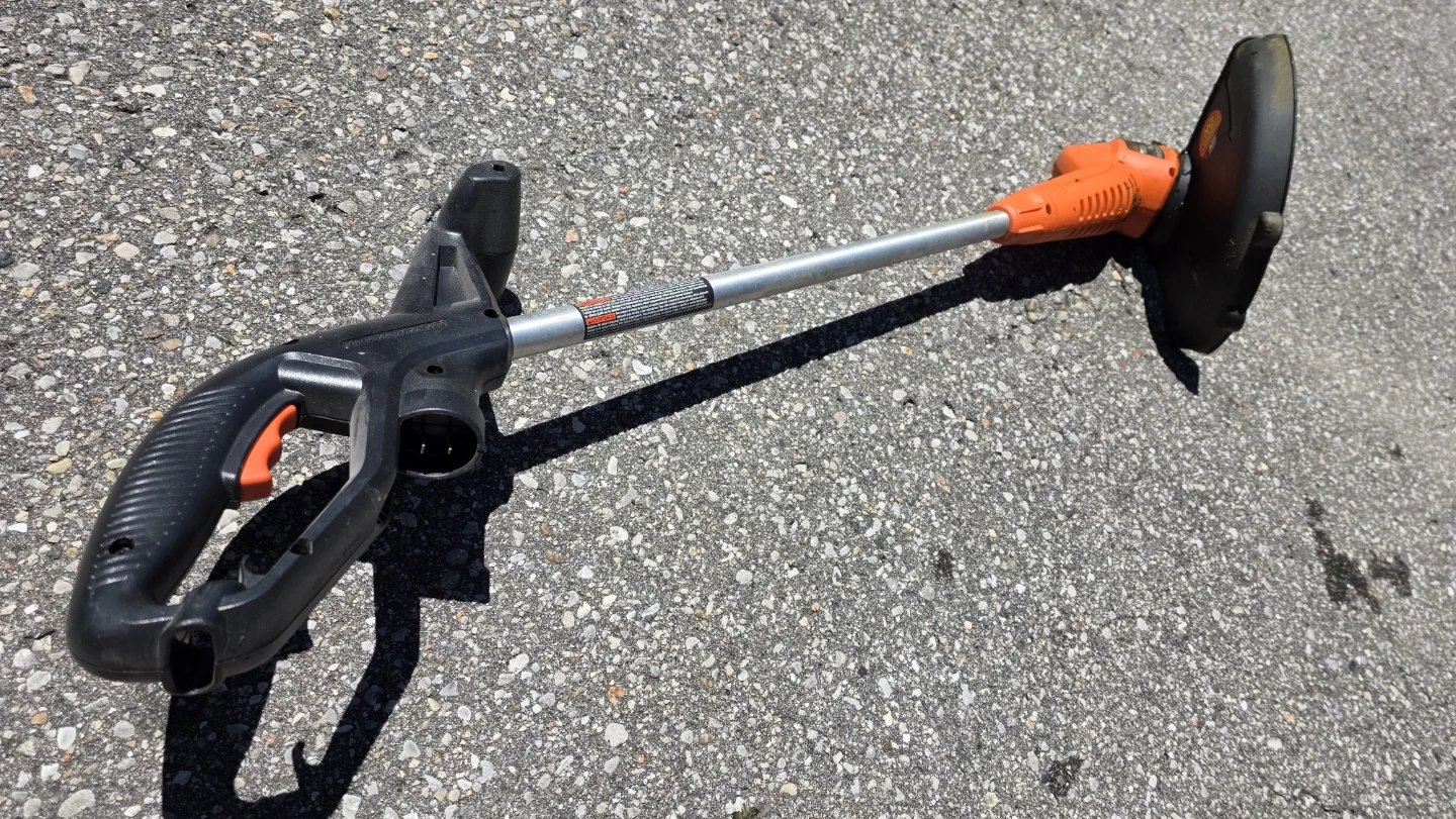 Black & Decker String Trimmer - photo 2