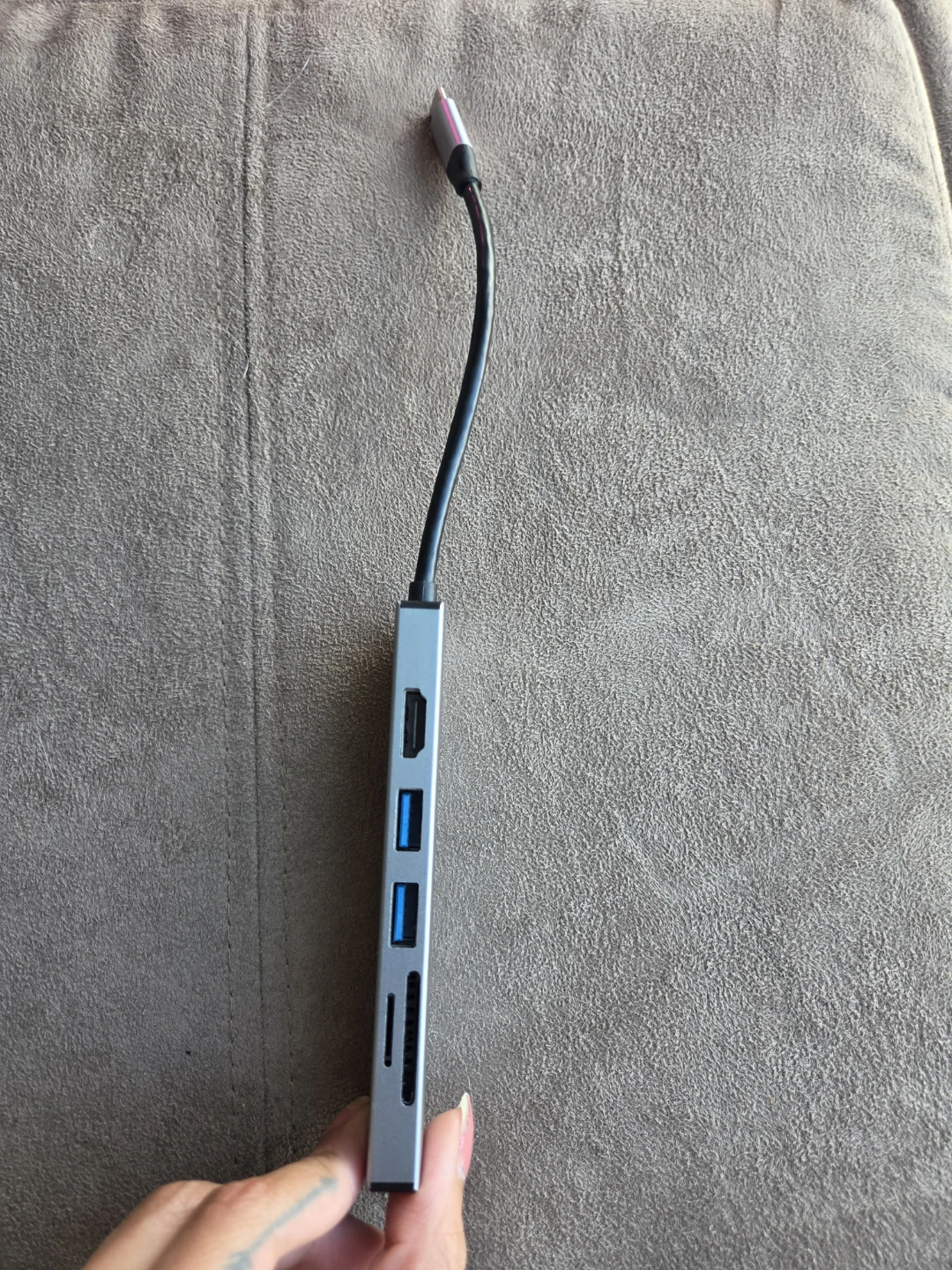 USB-C Hub and SD Card Reader - photo 2
