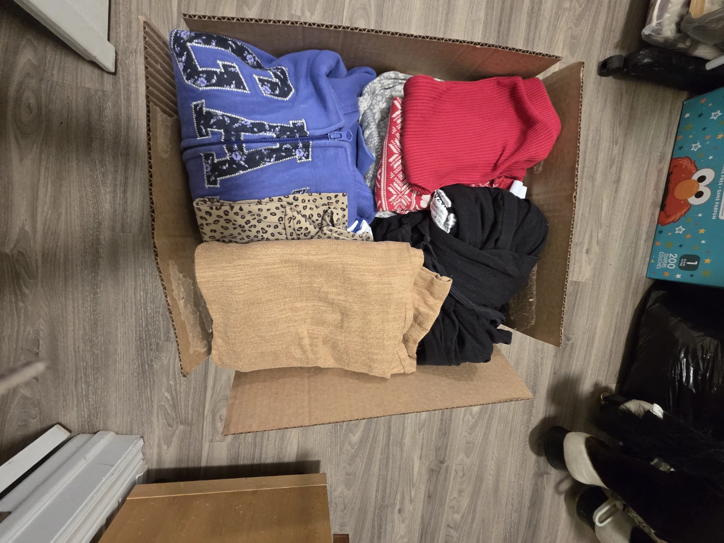 Women's and men size medium