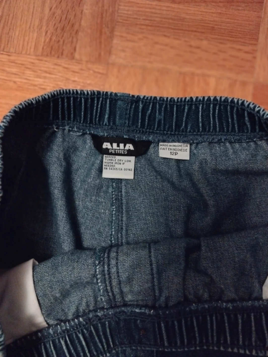 Alia Petite Capris Size 12 - photo 4