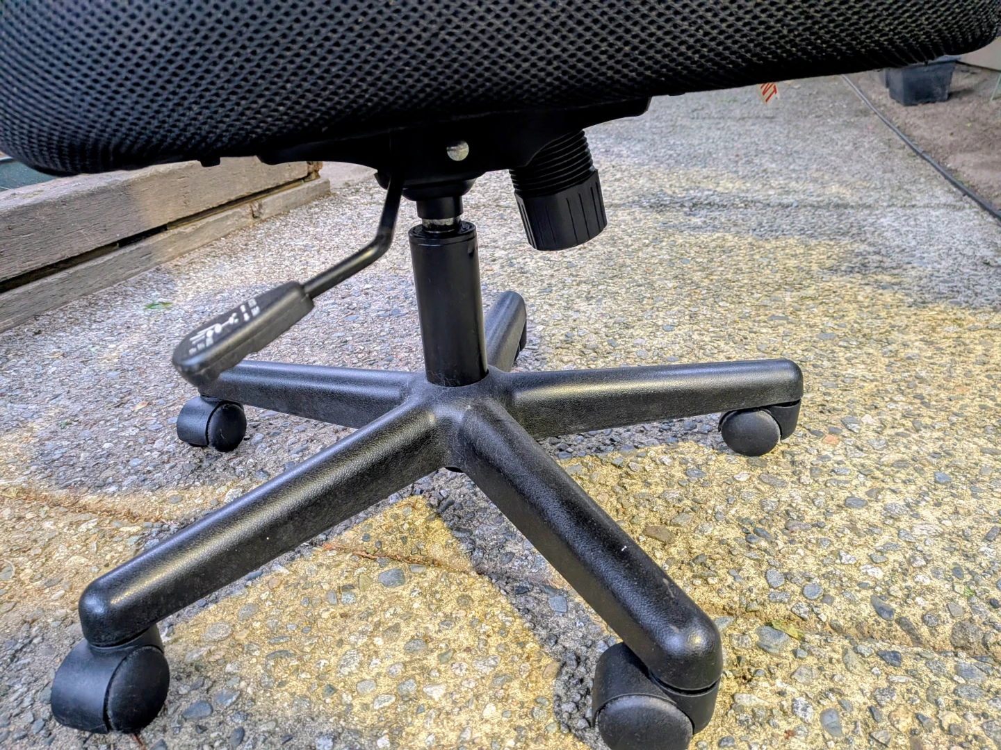 Black Mesh Office Chairs - photo 3