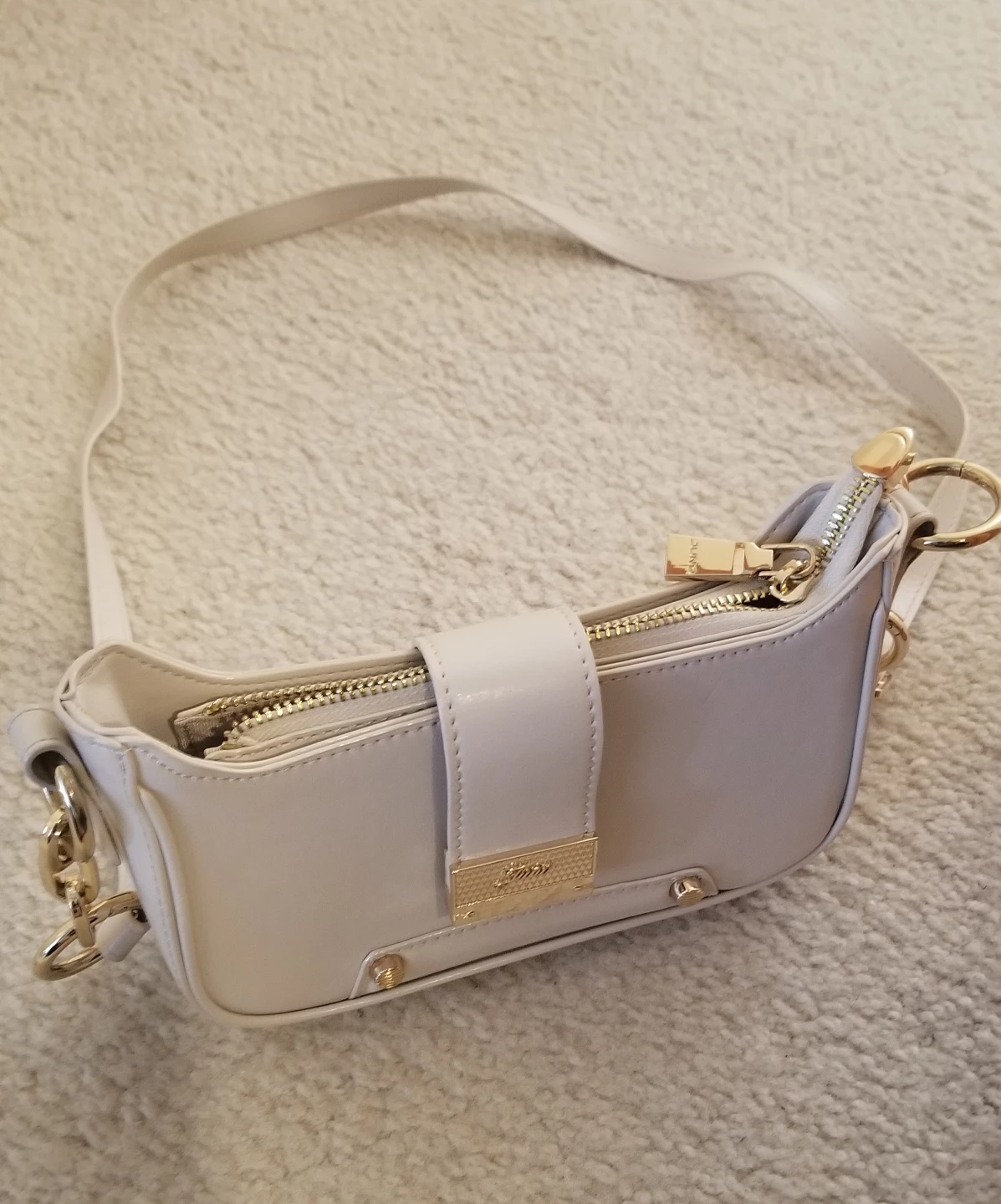 White shoulder bag