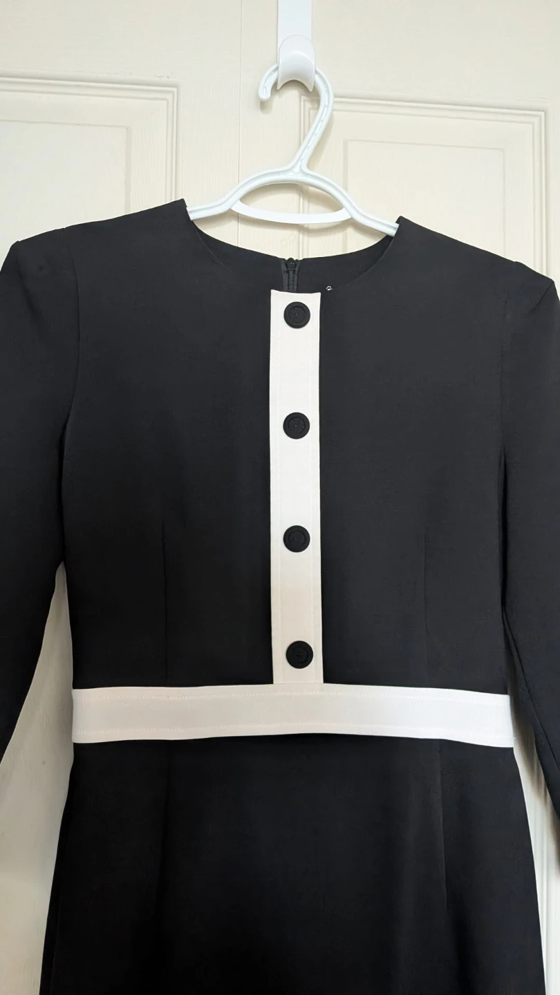 Modern black and white long-sleeve sheath dress, size 6 - photo 2