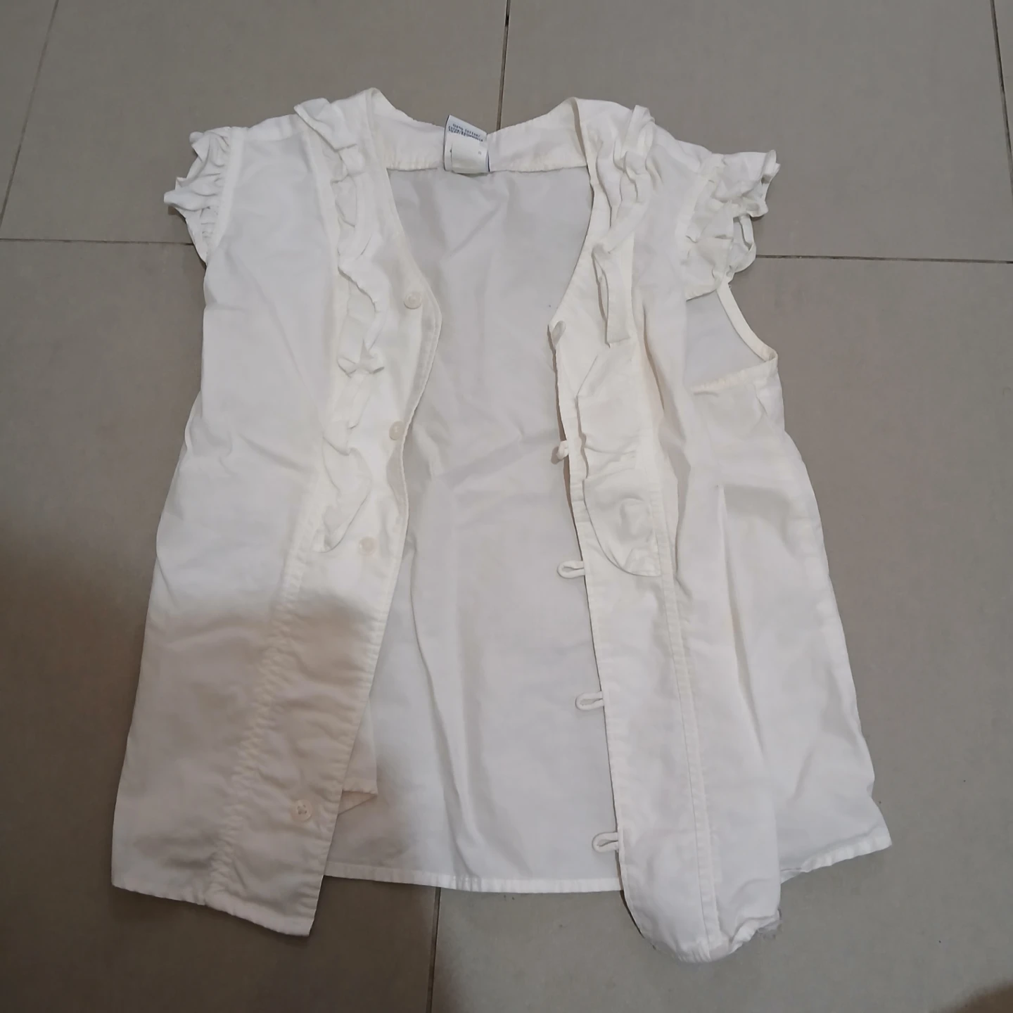 ⚽ Gap White Ruffle Blouse