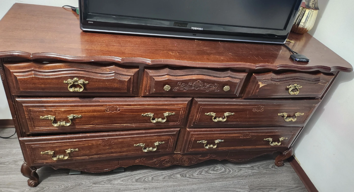 Wooden Dresser with 7 Drawers