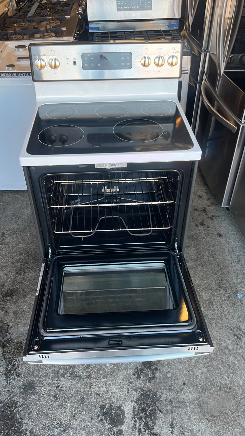 GE Electric Range with Smooth Top - photo 3