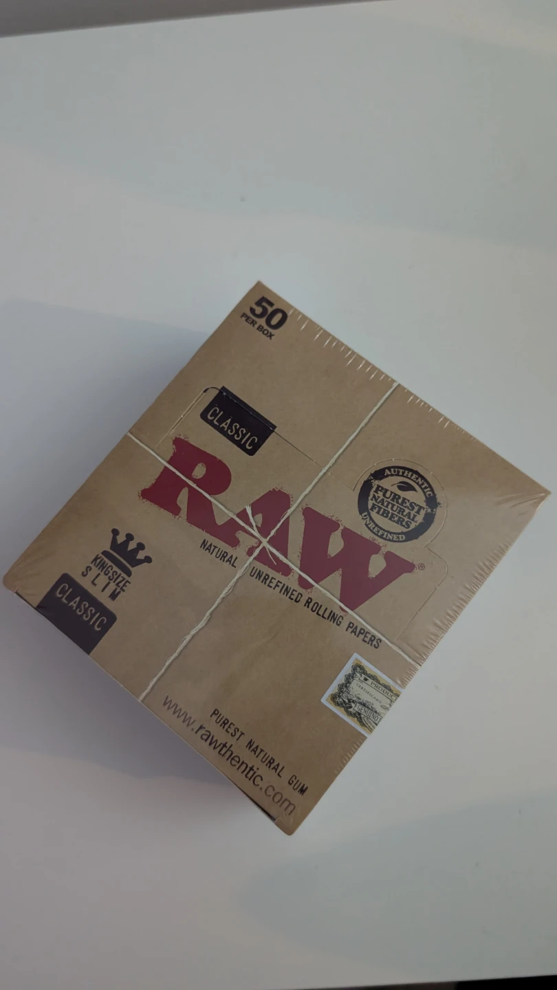 RAW Classic king sized rolling paper - sealed box
