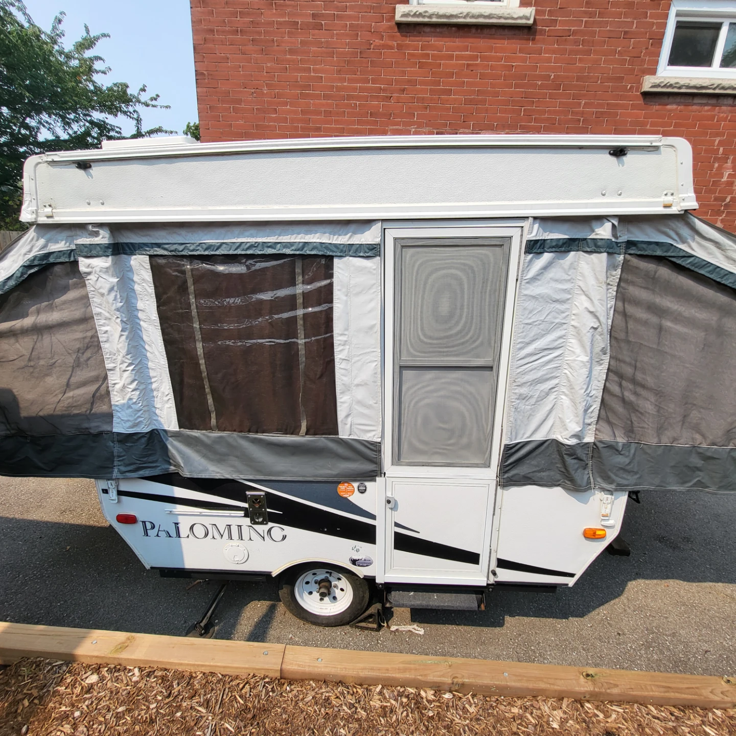 Palomino Pop-Up Camper