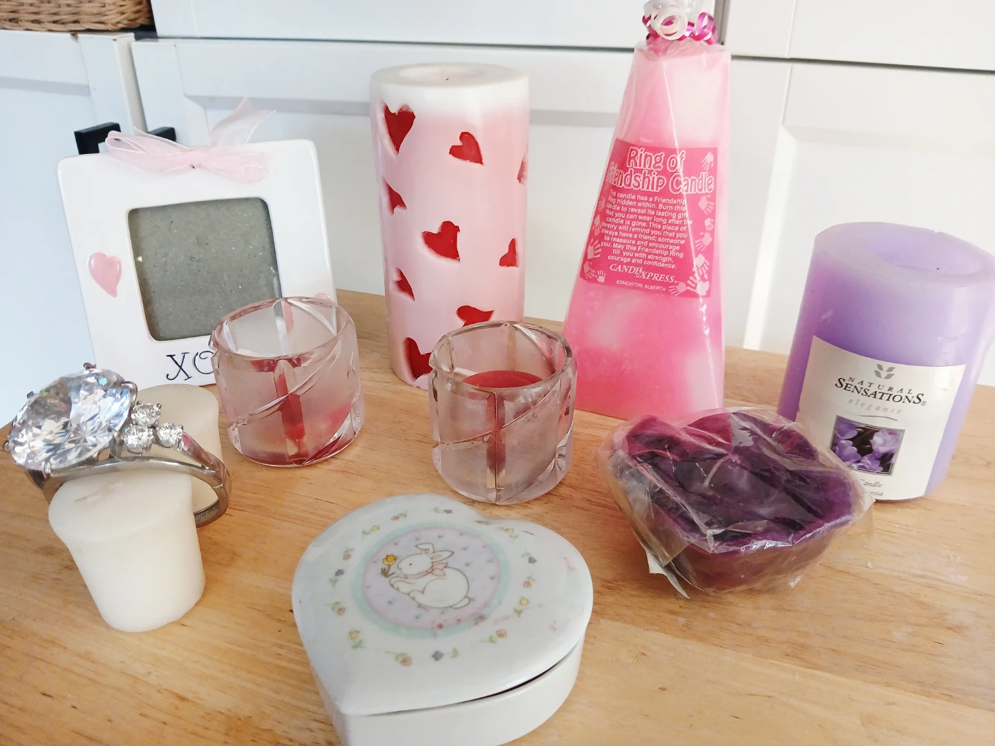 FREE Assorted Romantic Themed Candles and Decor ⚽ - photo 5