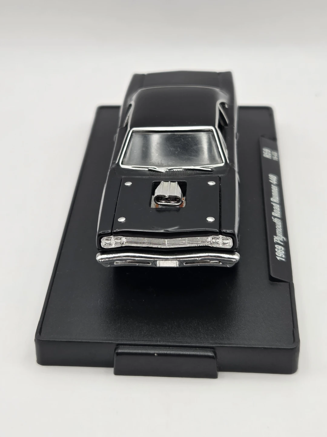 M2 Machines 1969 Plymouth Road Runner 440 Flowtech 1:64 - photo 4