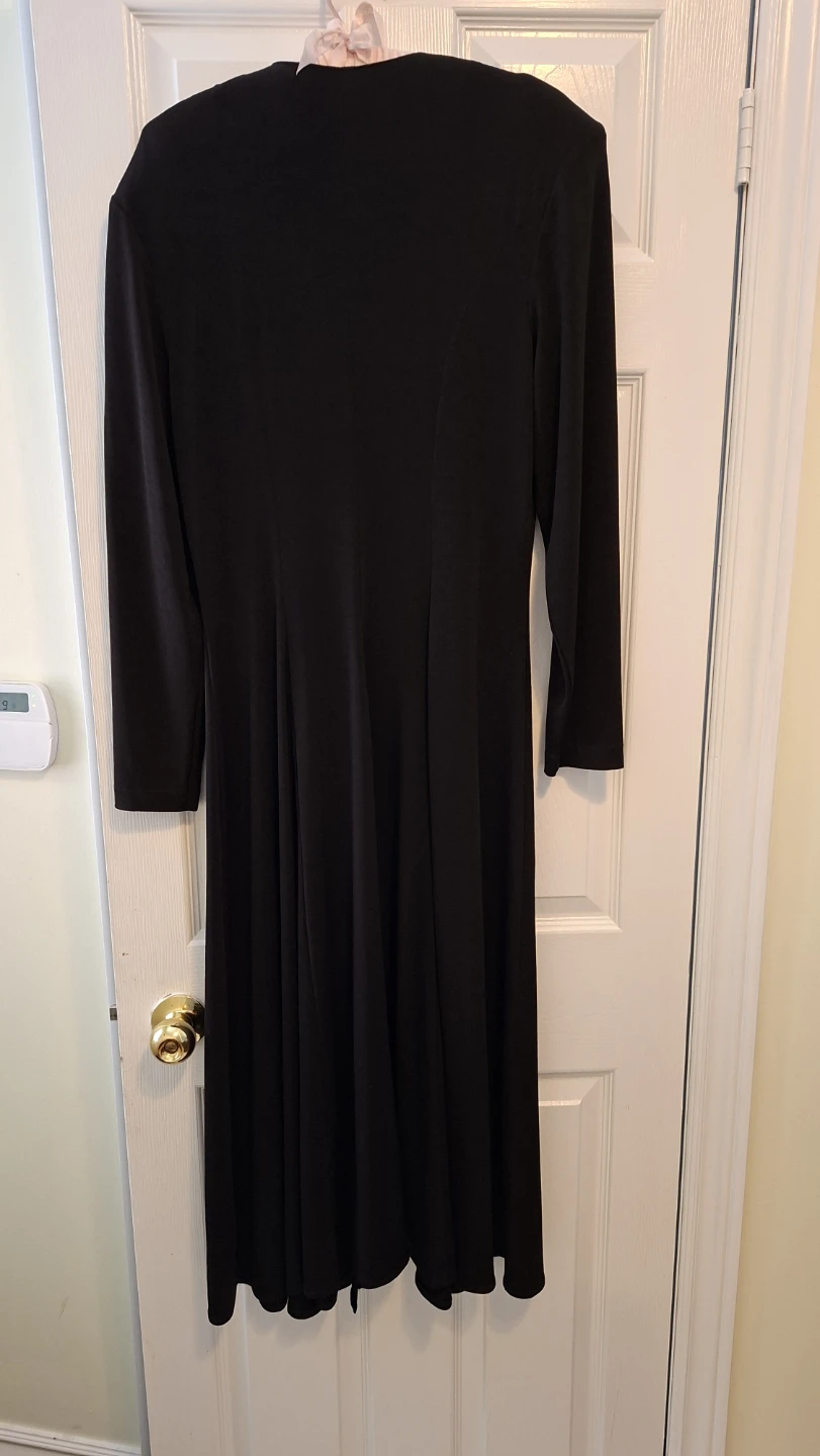 Black Long-Sleeve Dress with Keyhole Neckline - photo 3