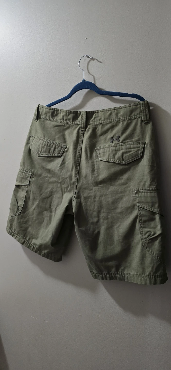 Under Armour Loose Fit Cargo Shorts - Size 32 - photo 2