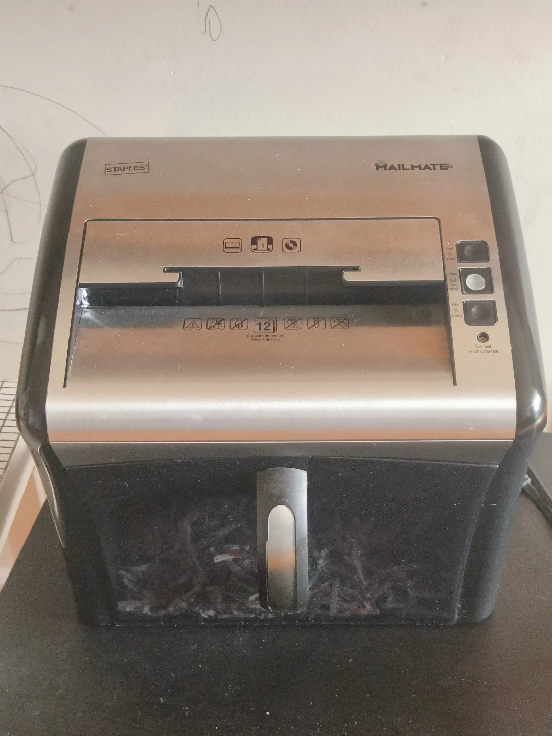 Staples Mailmate M3 Paper Shredder