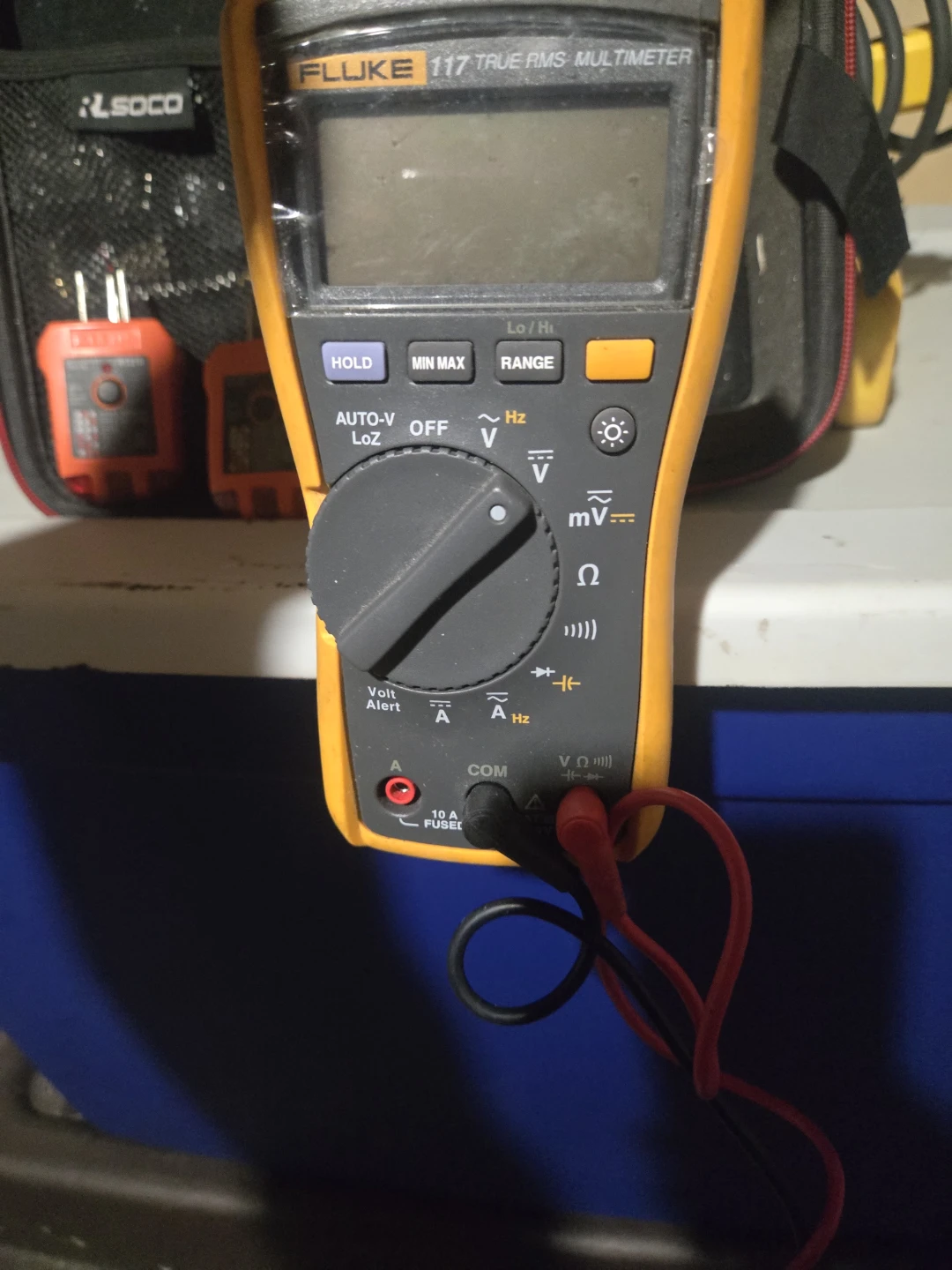 Fluke 117 True RMS Multimeter with Case and Testers - photo 3