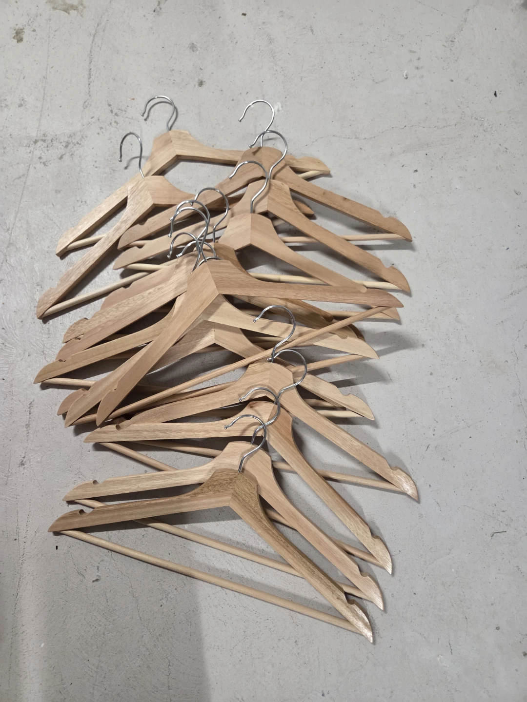 Wooden Clothes Hangers (Set of 15 pisses