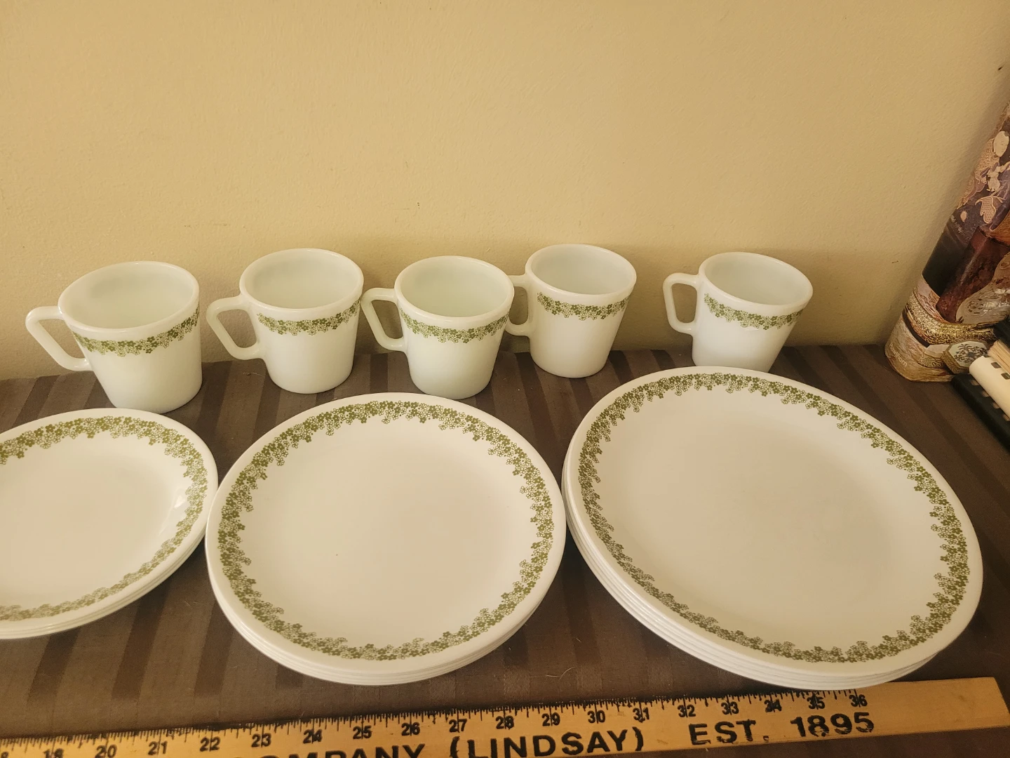 Corelle Livingware Green Leaf Pattern Plates and Mugs Set