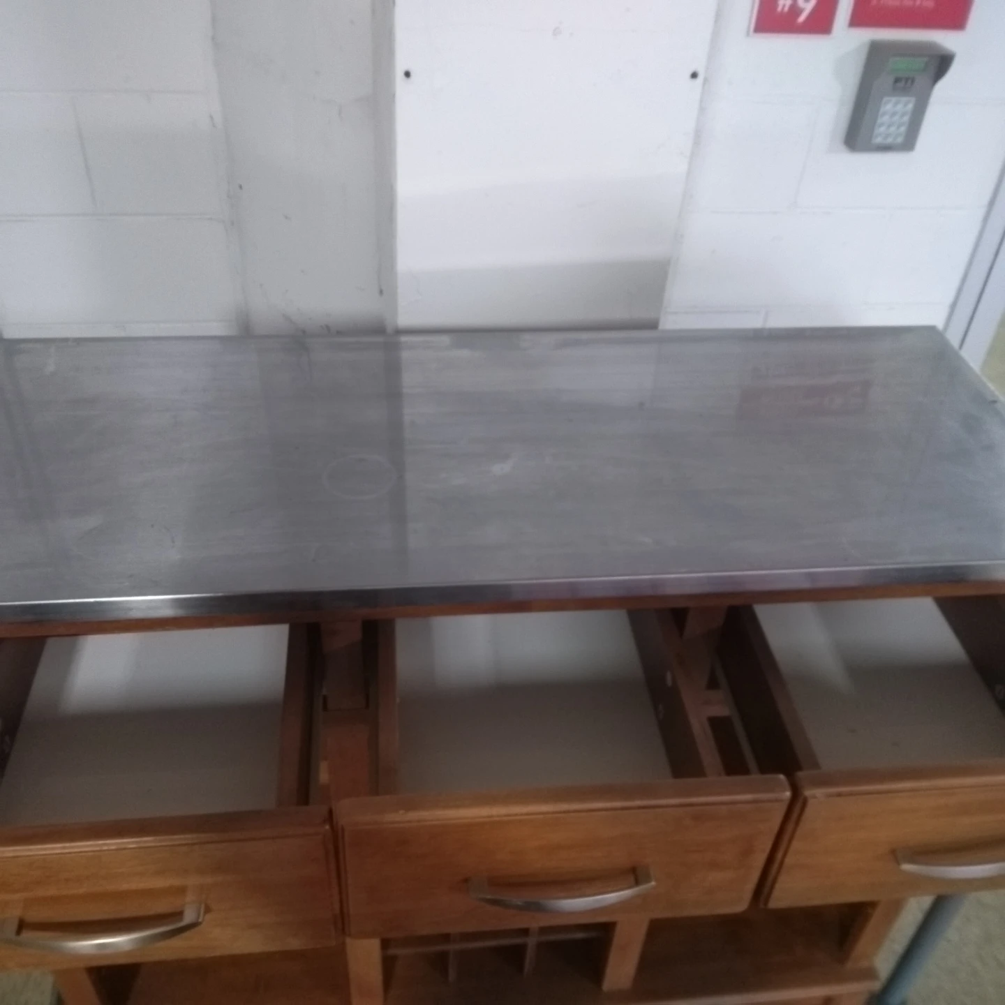 Kitchen cabinet with stainless steel top - photo 5