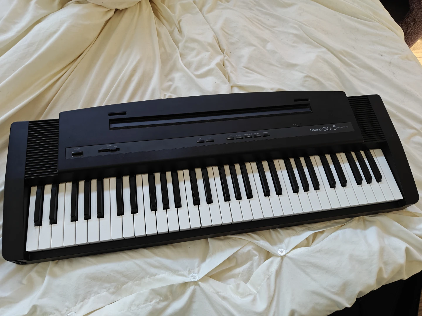 Roland EP 5 keyboard