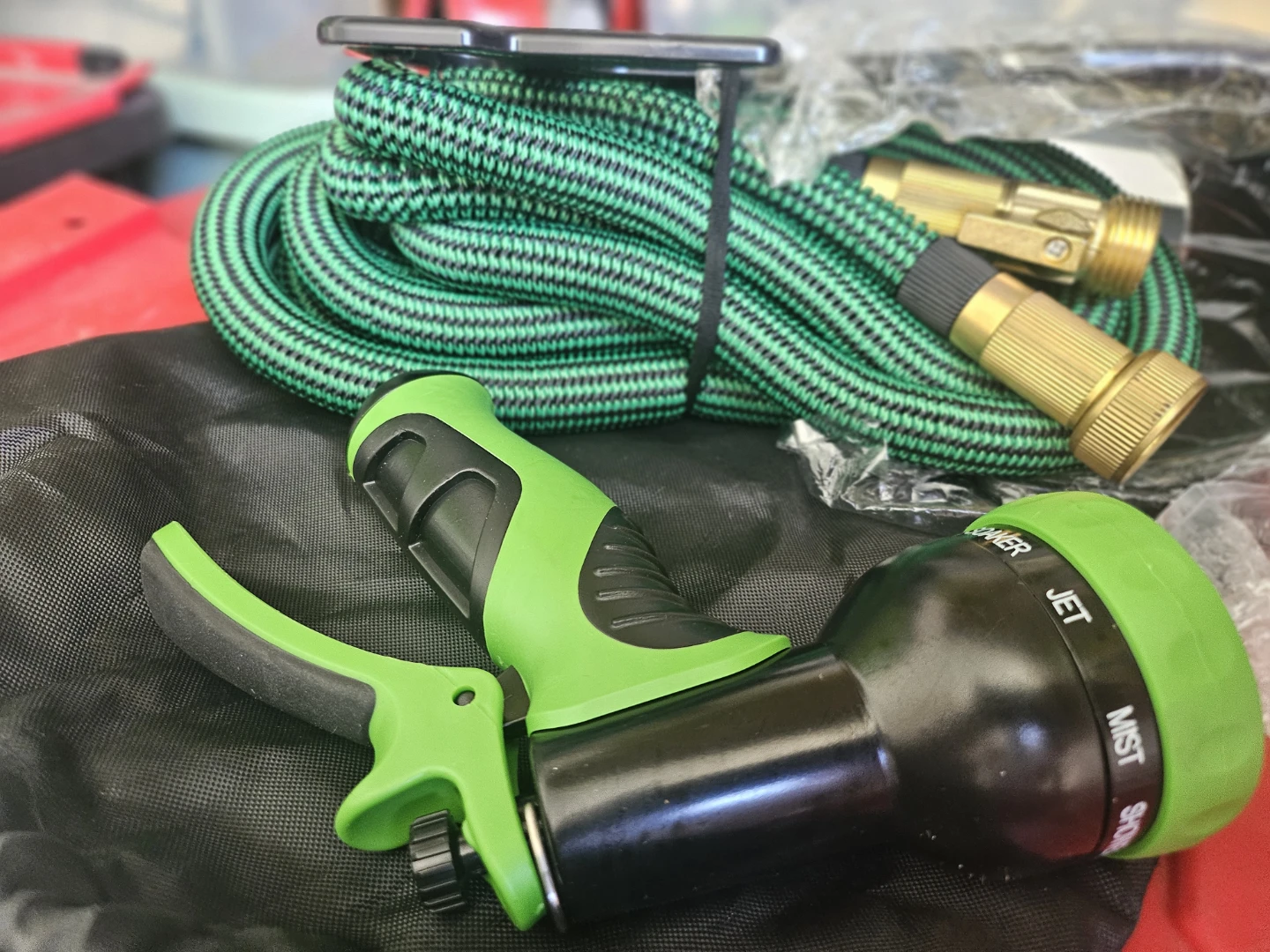 Expandable Garden Hose Set with Spray Nozzle