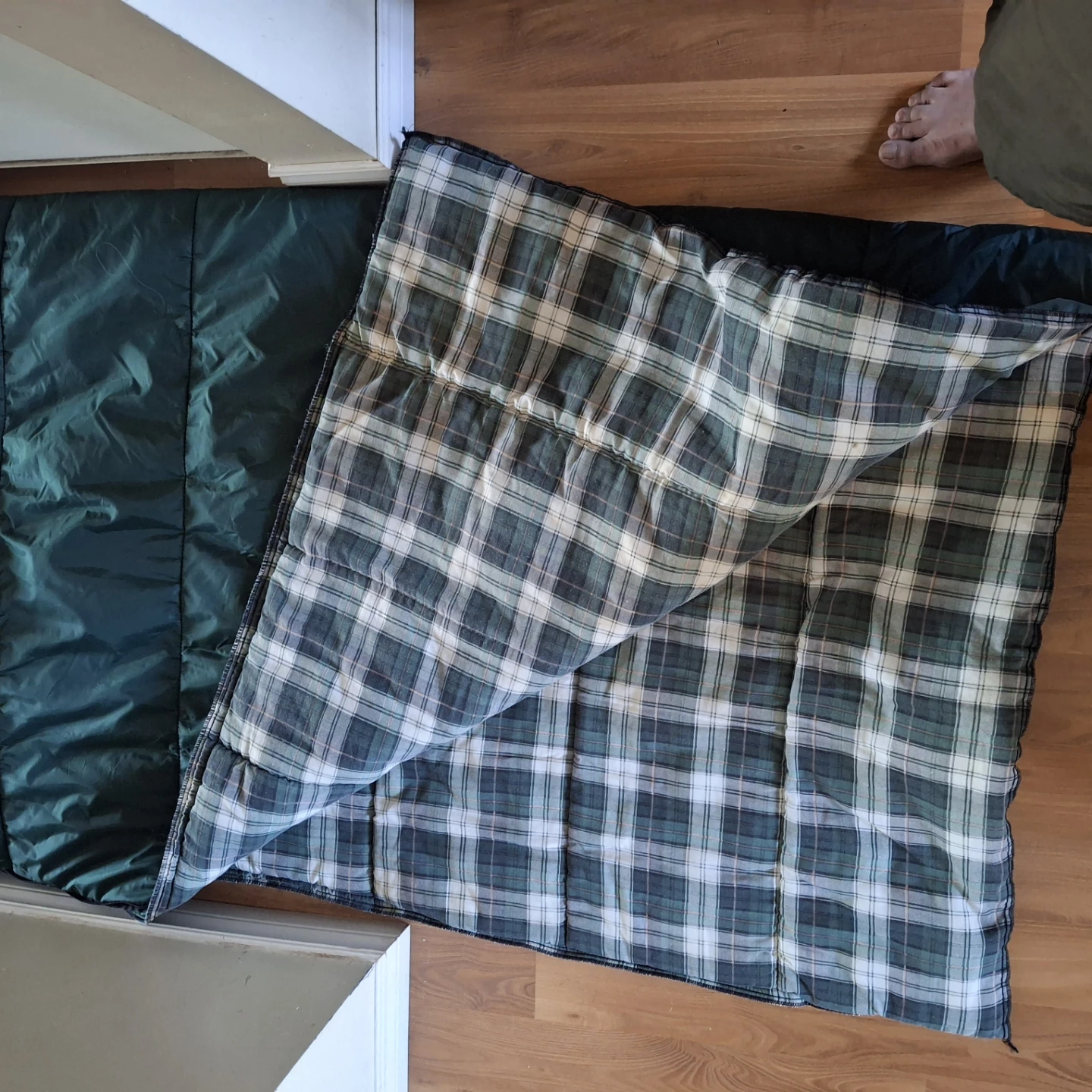 Single Sleeping Bag - Green Plaid Lined *zipper broken* - photo 2