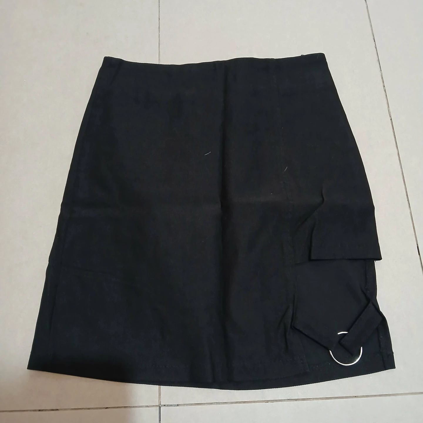 ⚽ Black Mini Pencil Skirt with Ring Thigh Detail