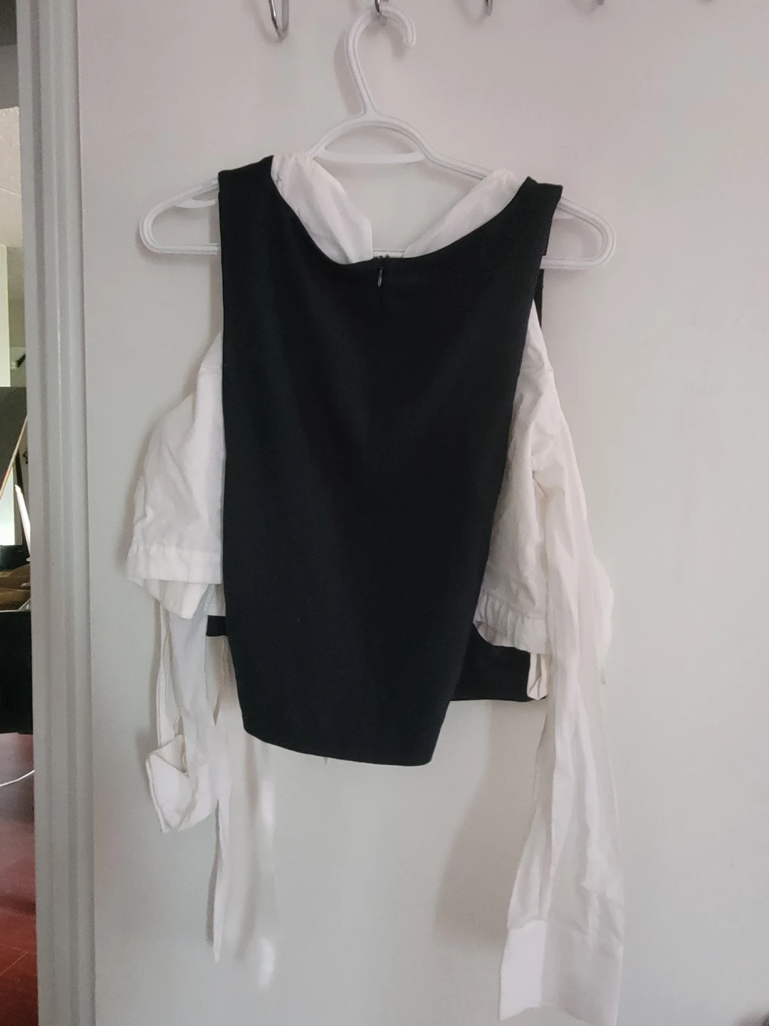 H&M Black and White Sleeveless Top with Button-Up Shirt Sleeves