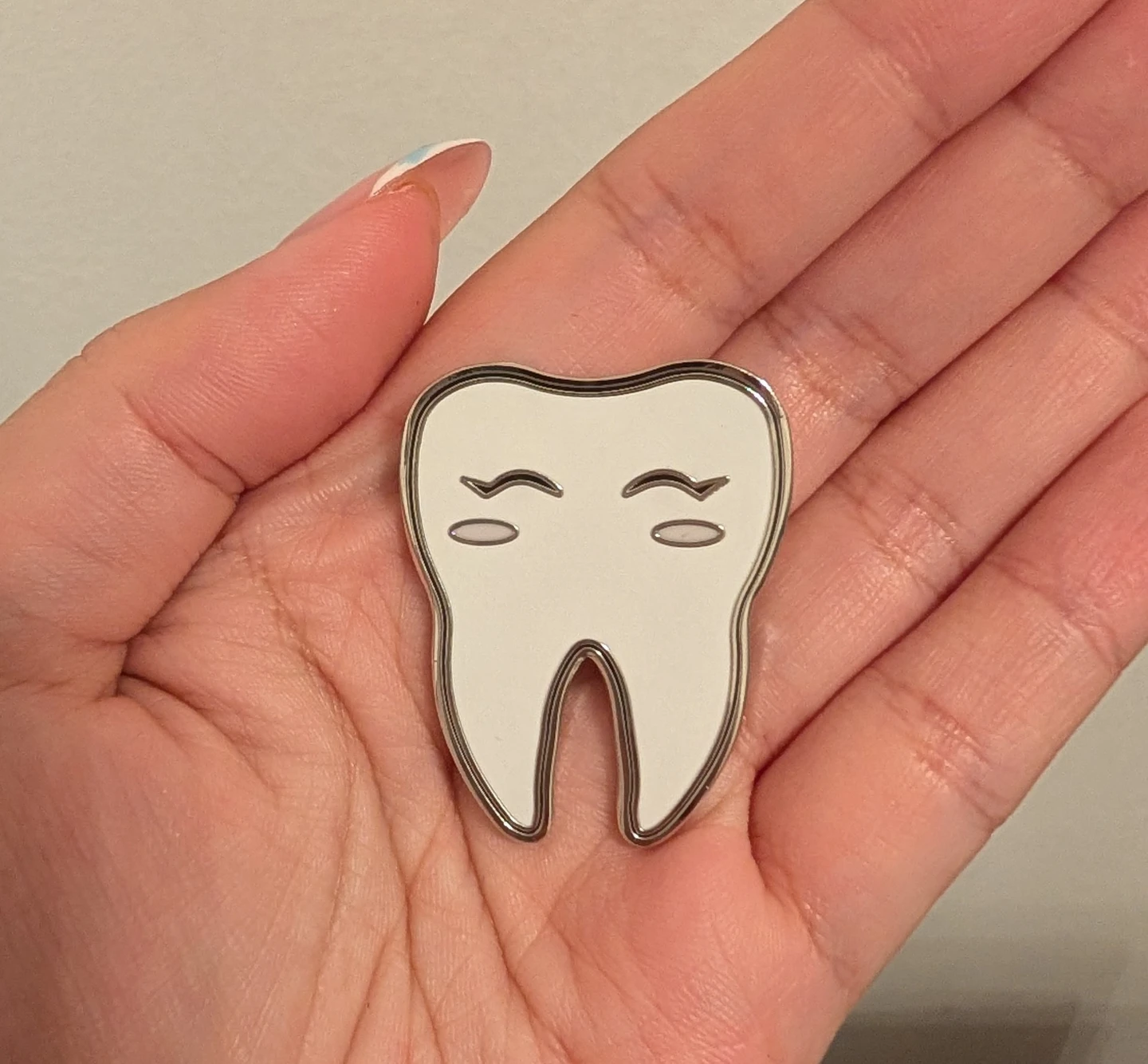 Dentaholic & Co Enamel Pin